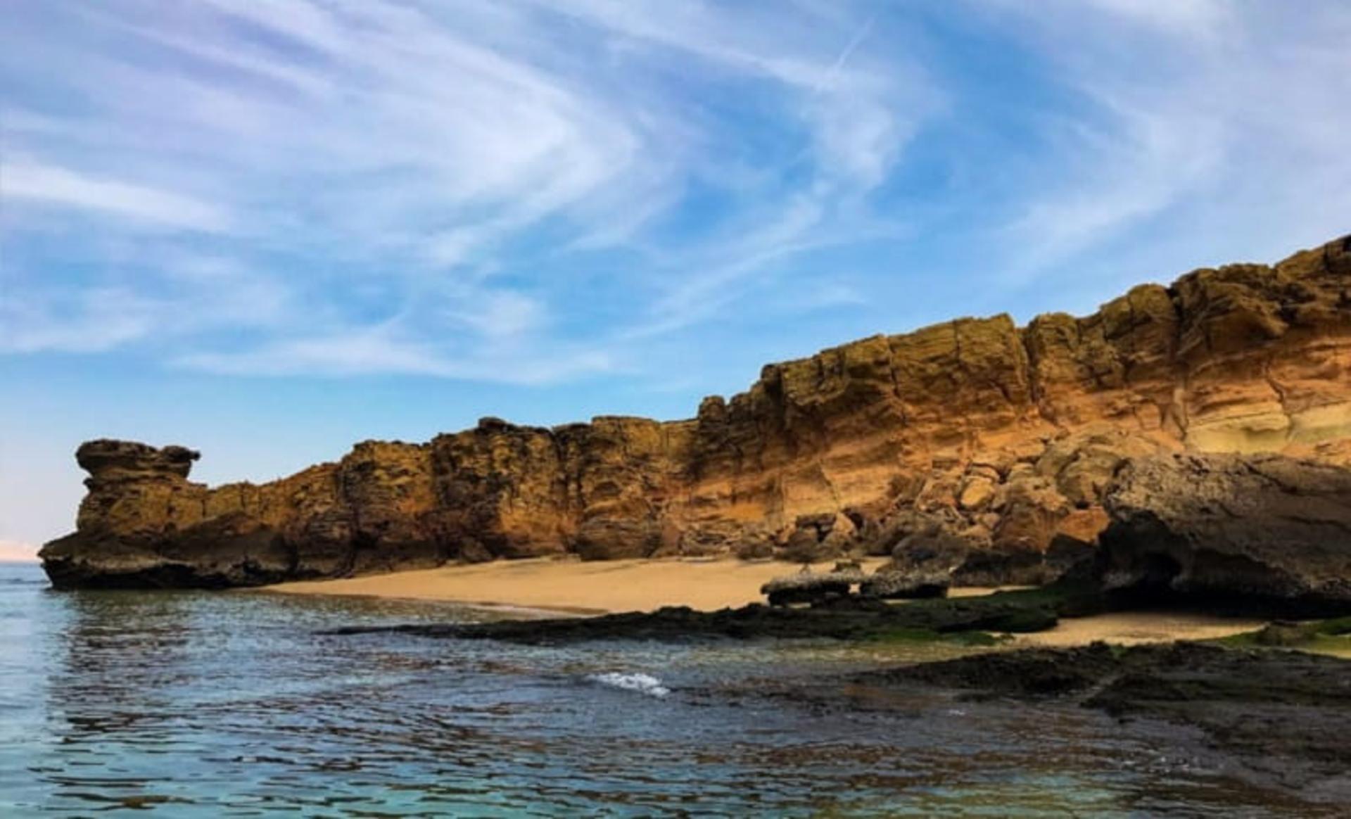 آسمان آبی جزیره هنگام