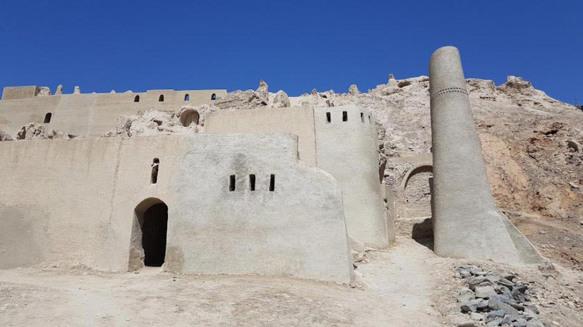 آثار تاریخی در کوه خواجه