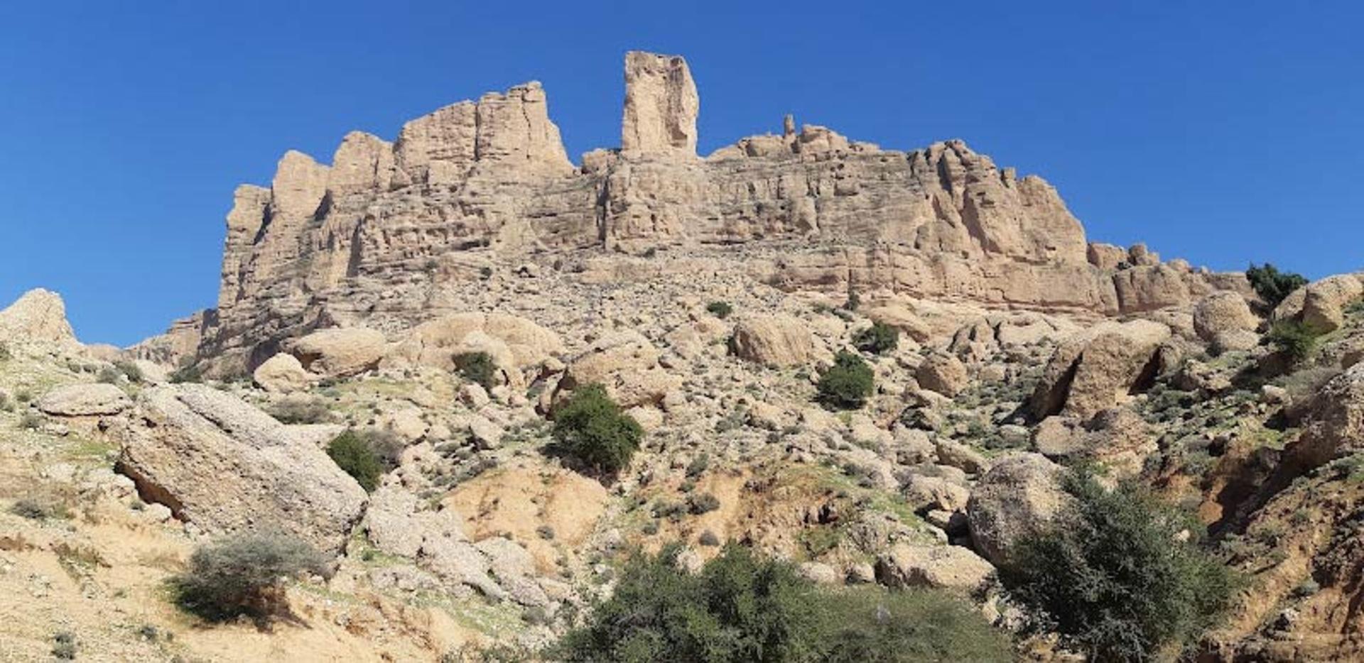 دیواره سنگی کوه تنگوان