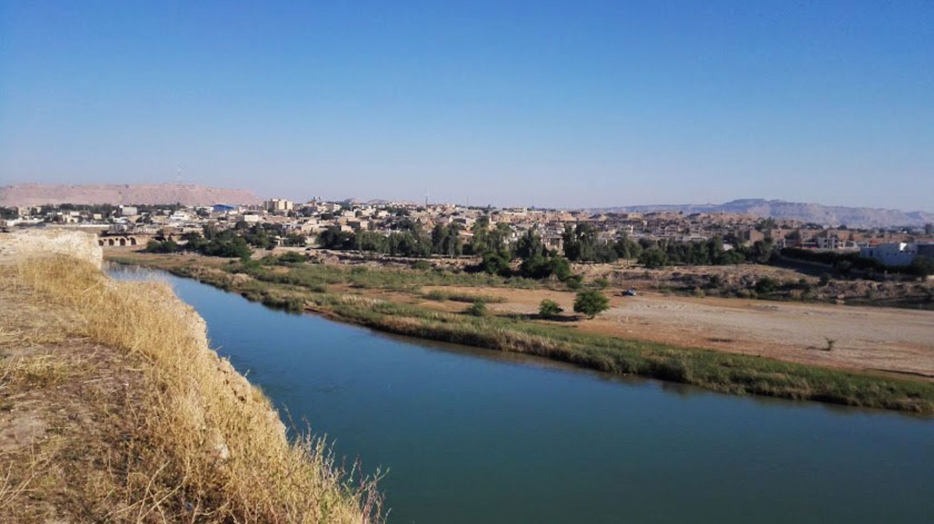 چشم‌انداز رودخانه از قلعه سلاسل شوشتر