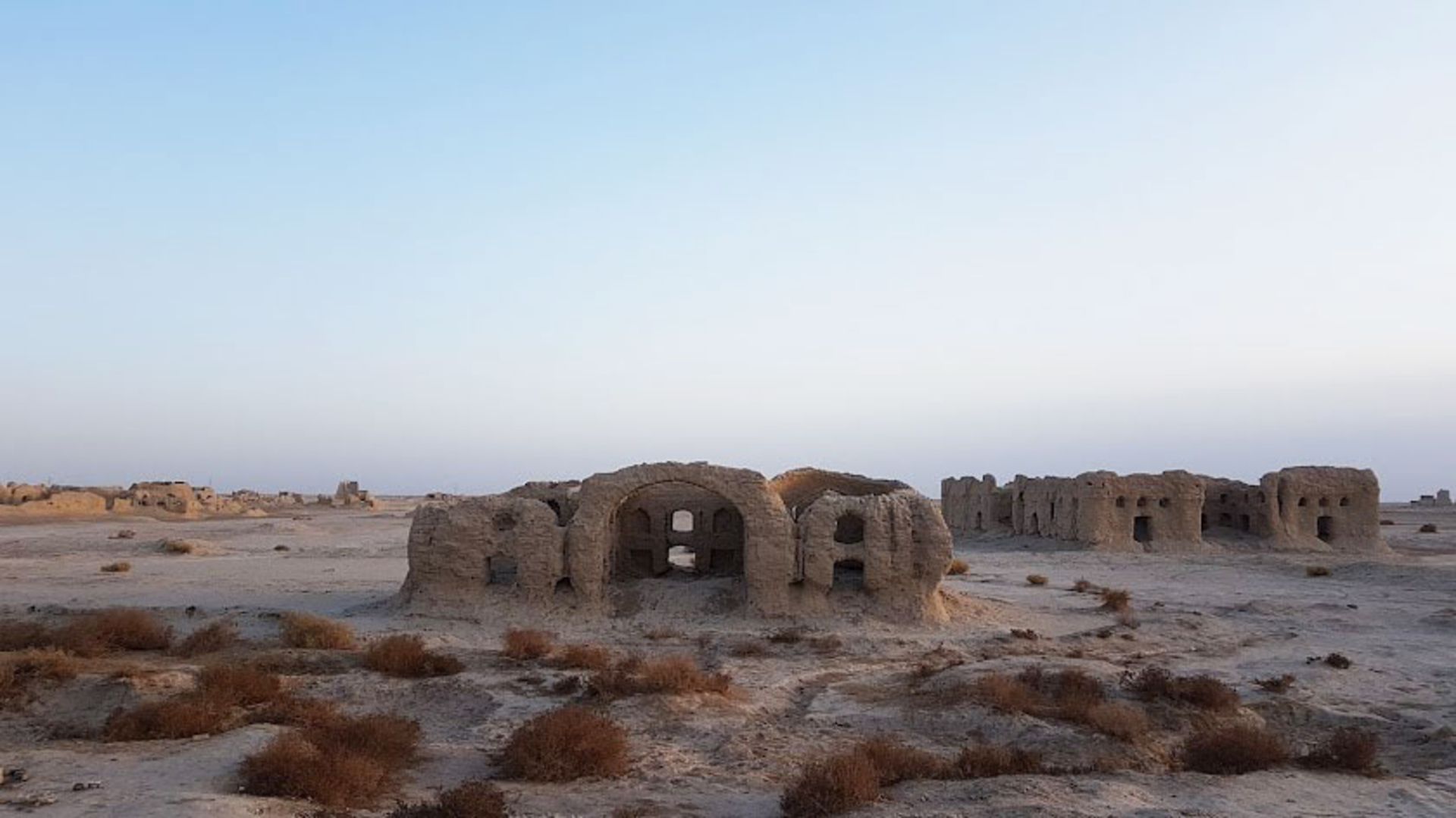 آثار بازمانده از قلعه رستم زابل