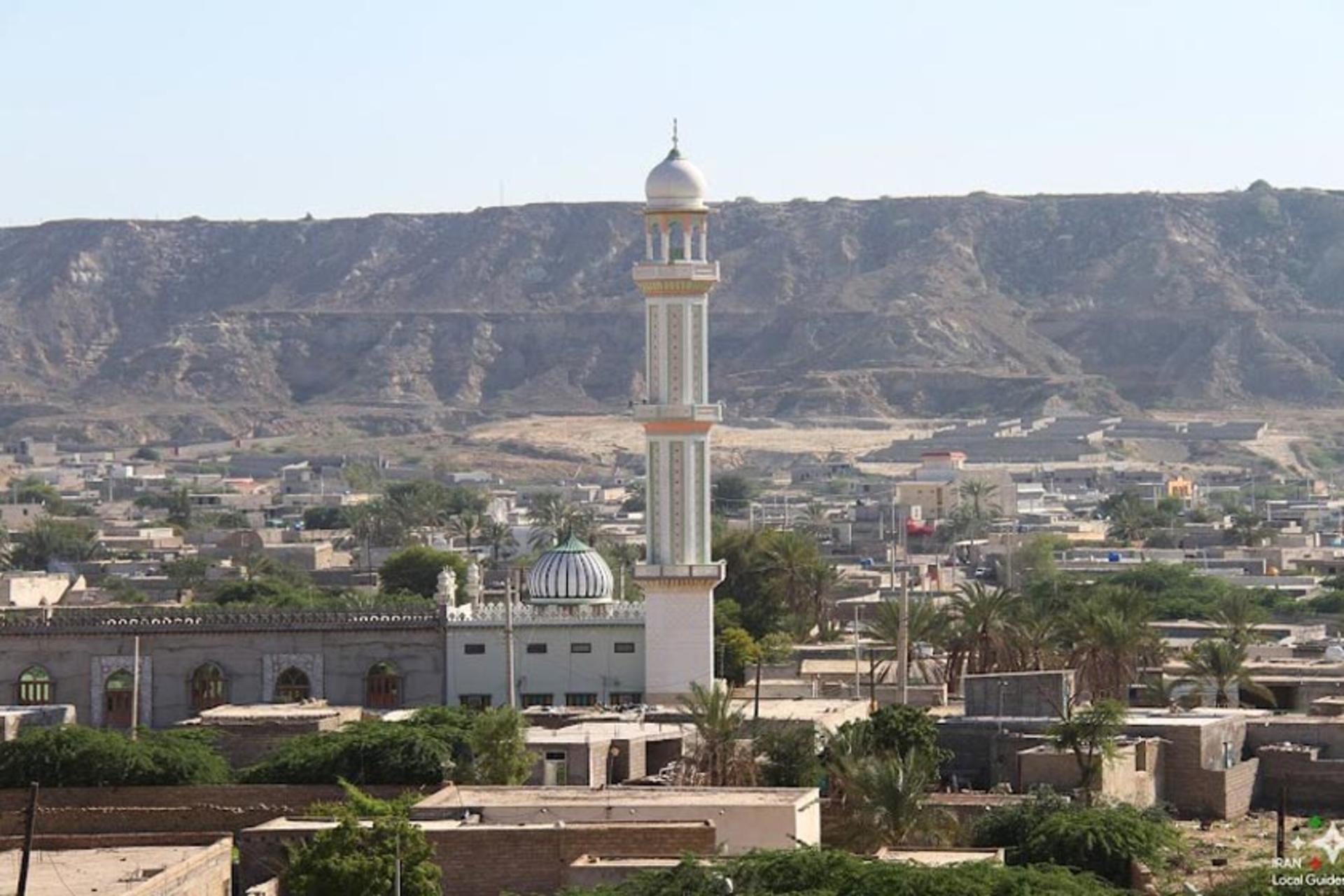 مسجد جامع تیس از نمای دور