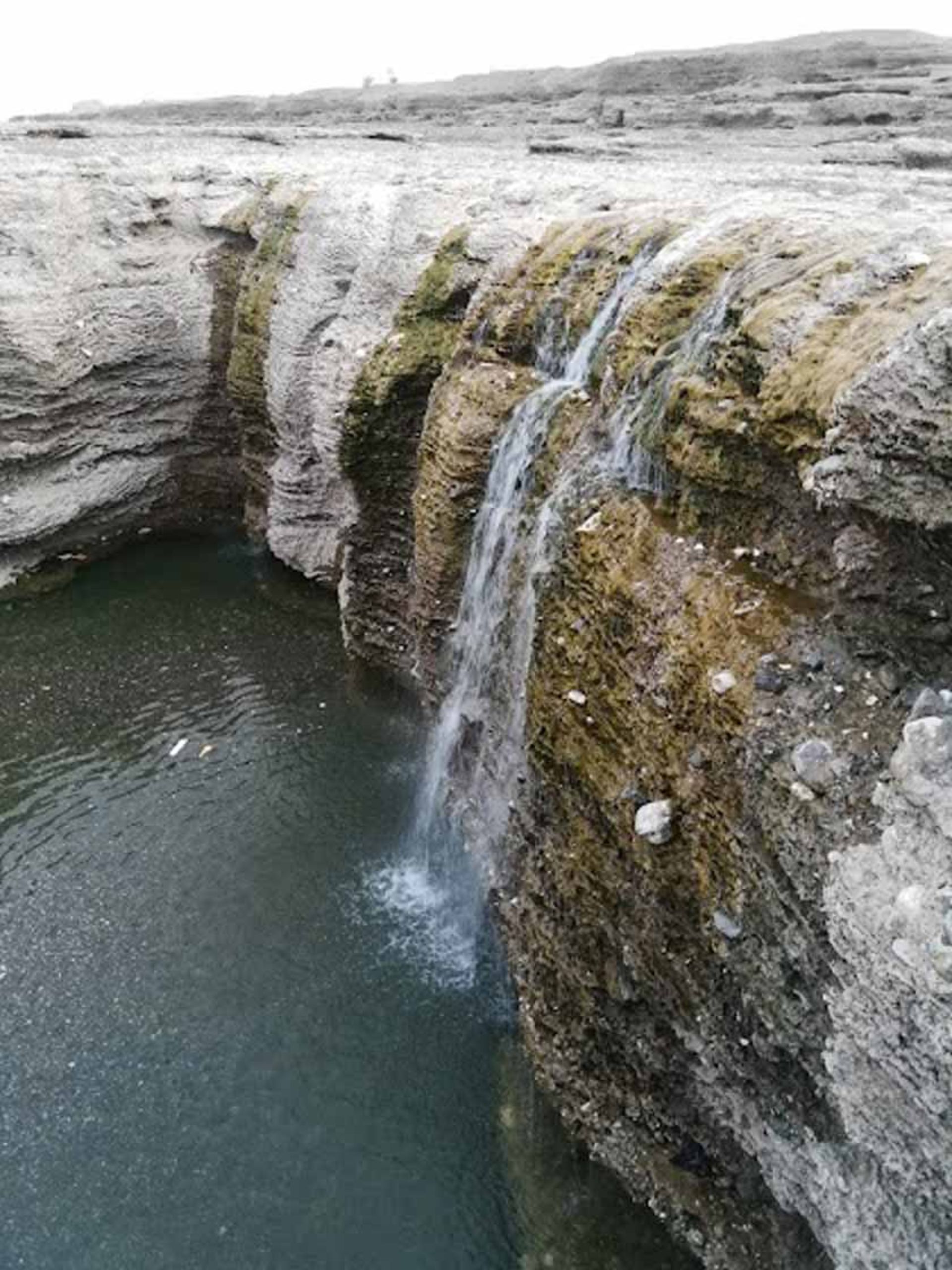 آبشار اسفند در دل طبیعت سیستان و بلوچستان