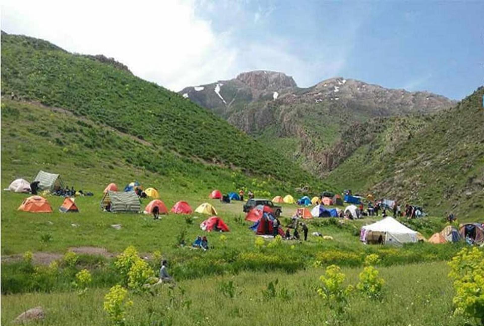 کمپ در مسیر دژ قلات شاه