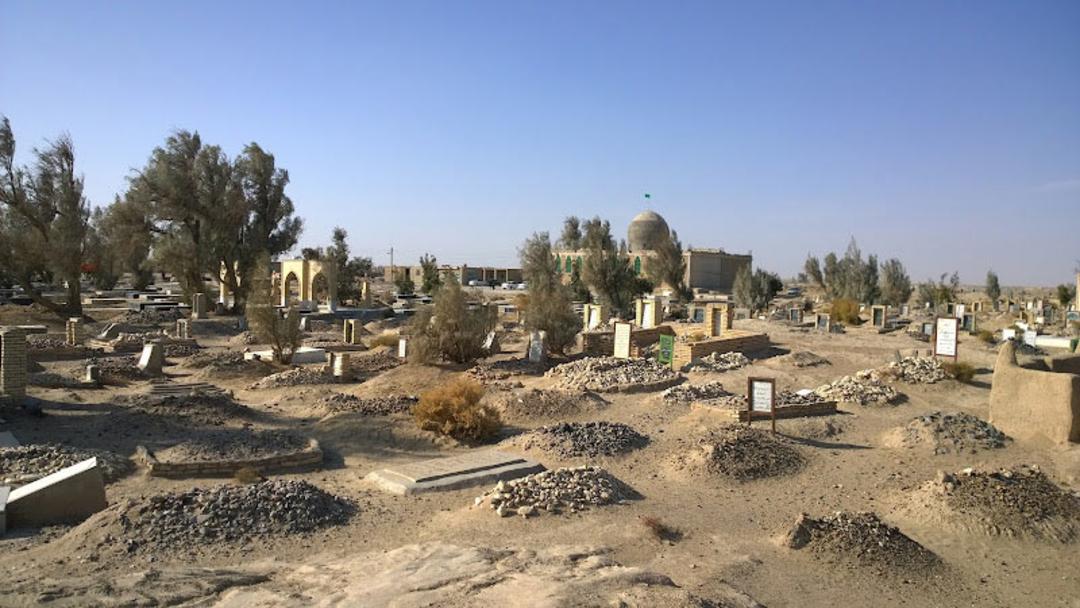 محوطه قرارگیری زیارتگاه بی بی دوست