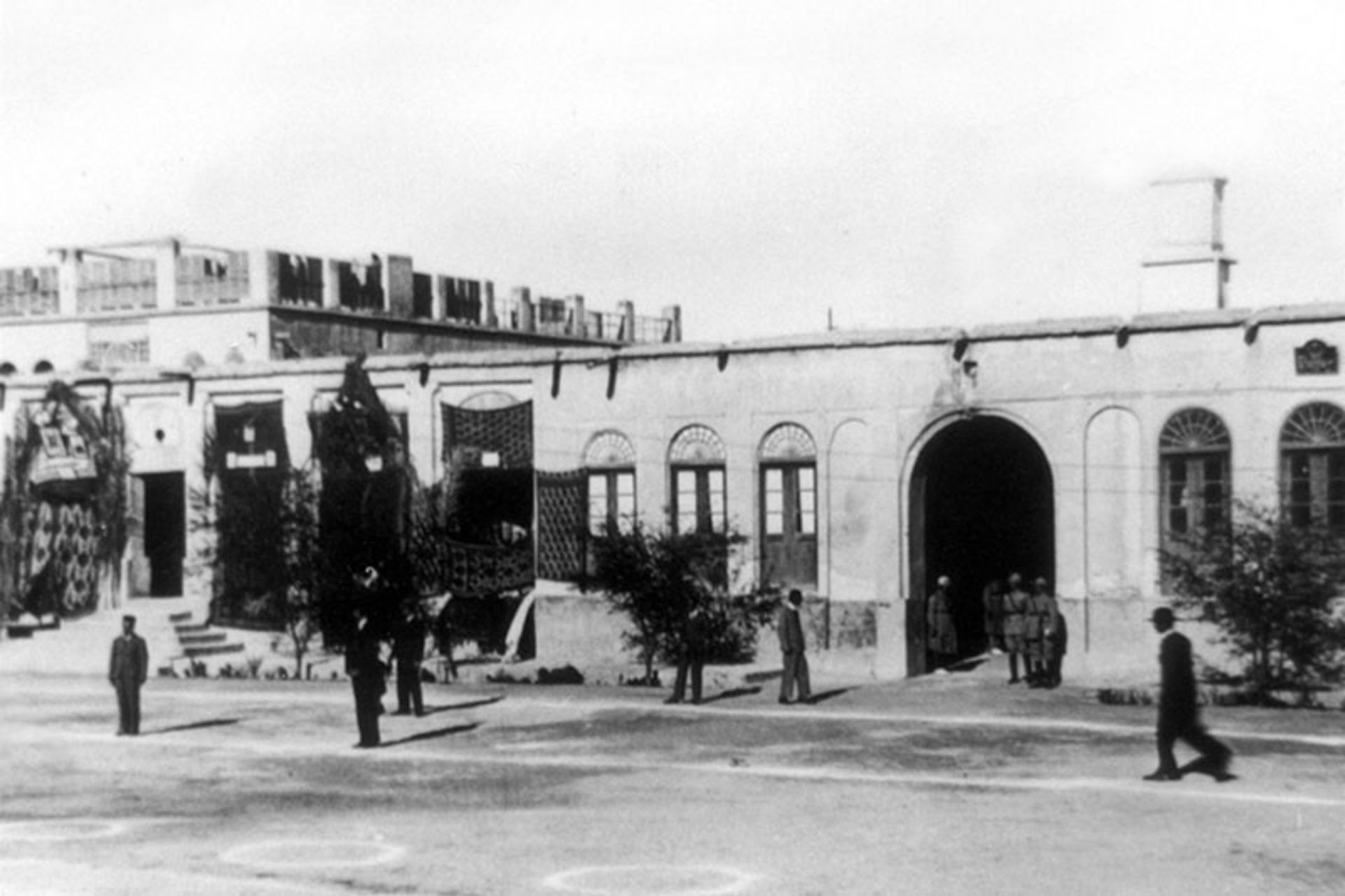 عکس قدیمی از مدرسه سعادت