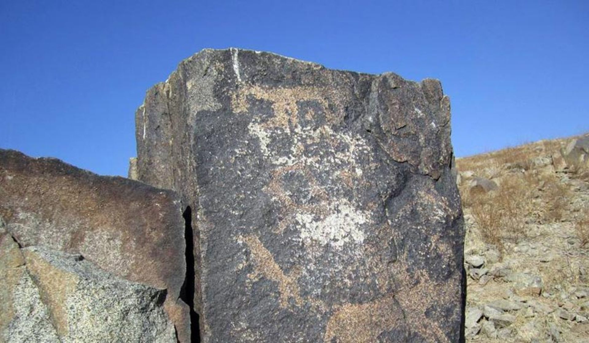 کنده‌کاری‌های کهن در دره نگاران