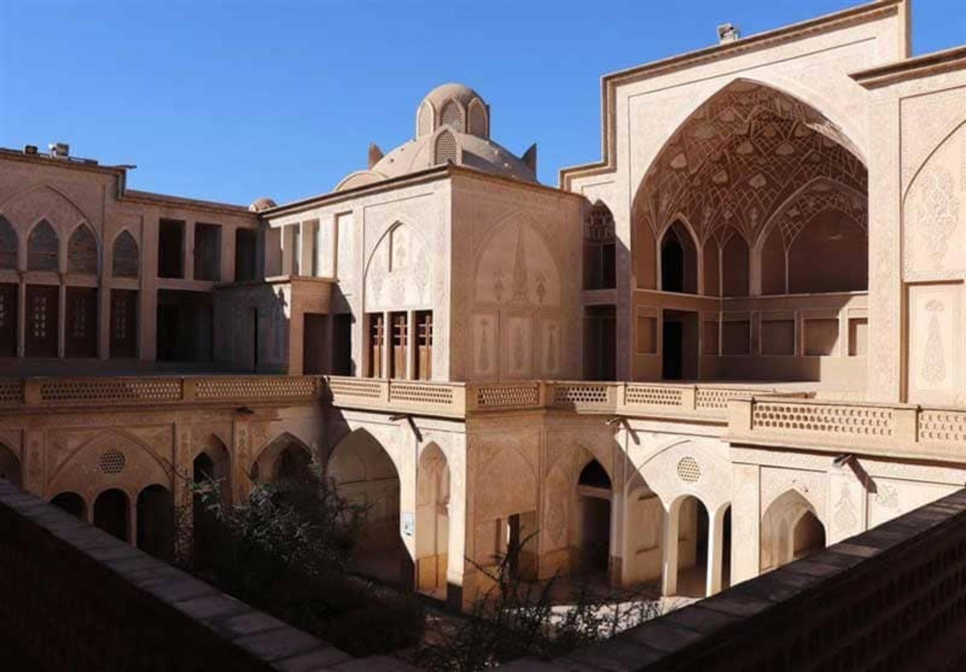 ایوان و حیاط خانه عباسی