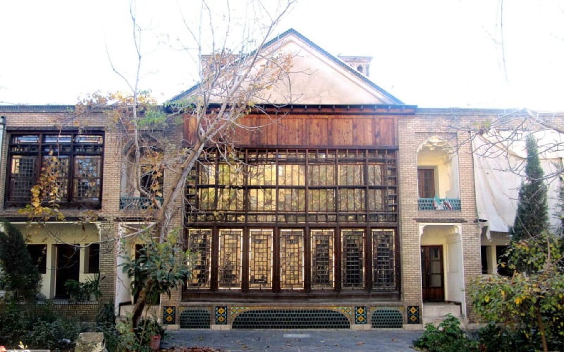 نمایی کامل از سرای وقوق