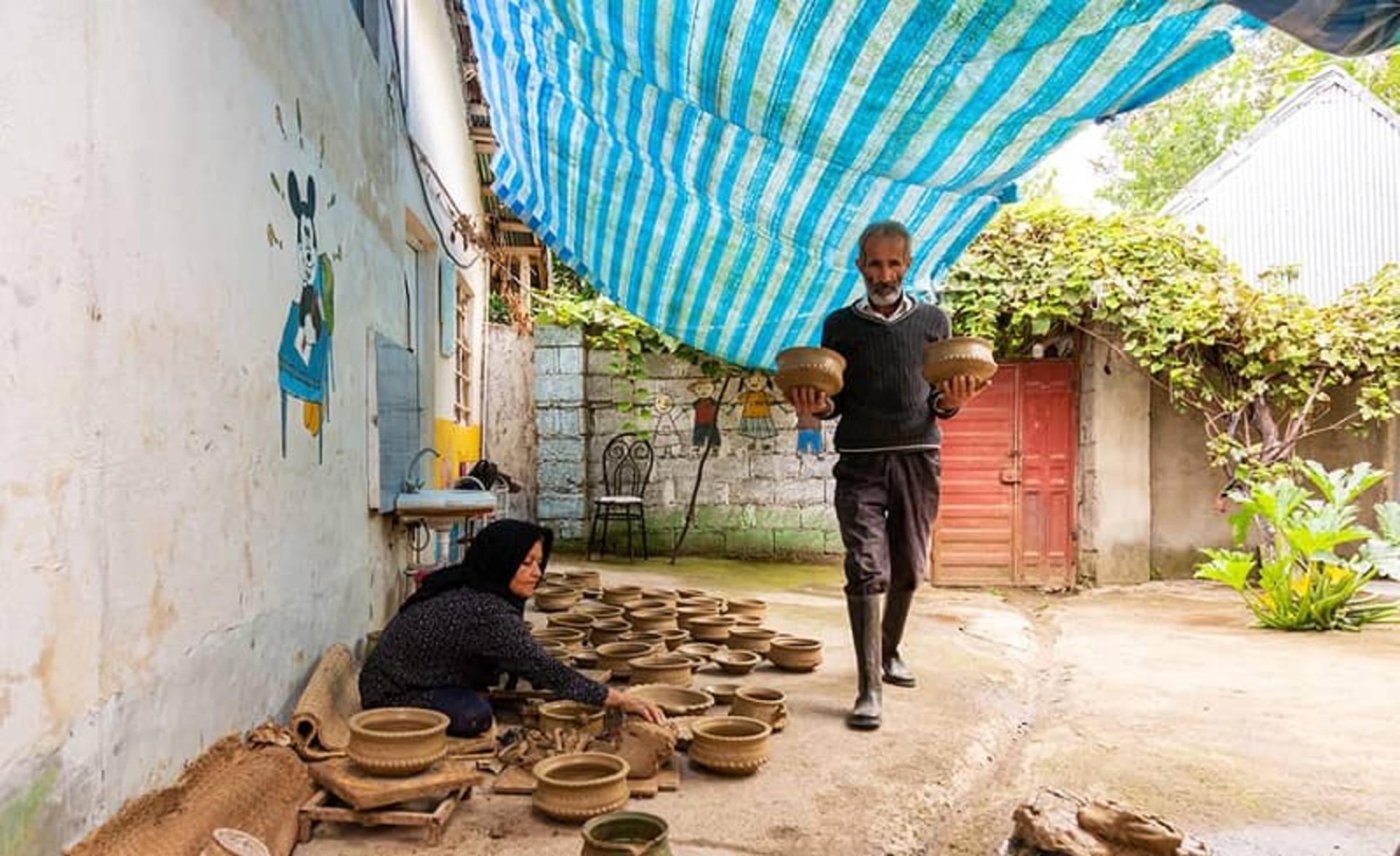 کارگاه سفالگری در گیلان