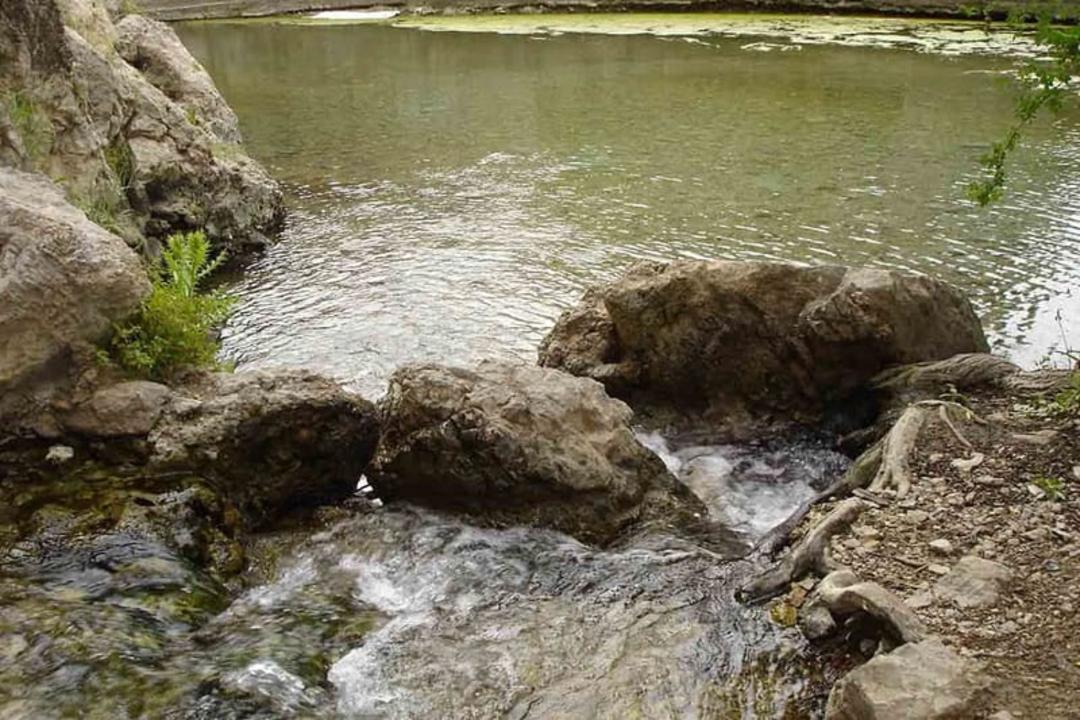 چشمه آبمعدنی خمده