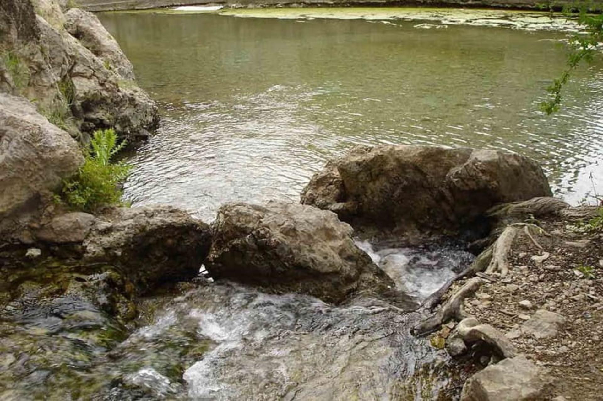چشمه آبمعدنی خمده
