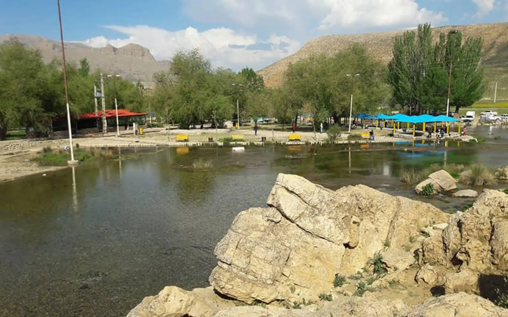 چشمه دیمه و تفرجگاه حاشیه آن