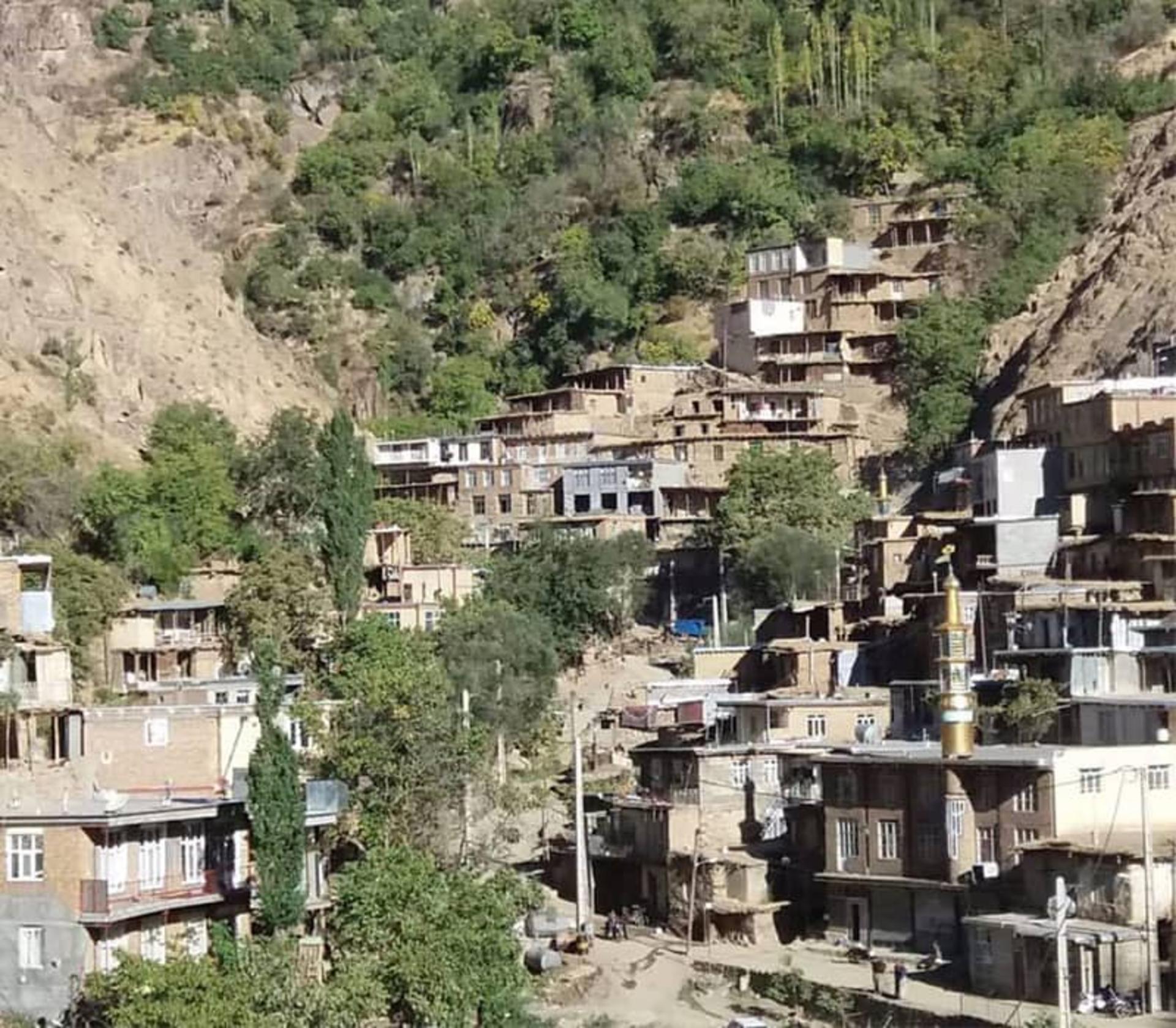 خانه های پلکانی روستای تنگی سر
