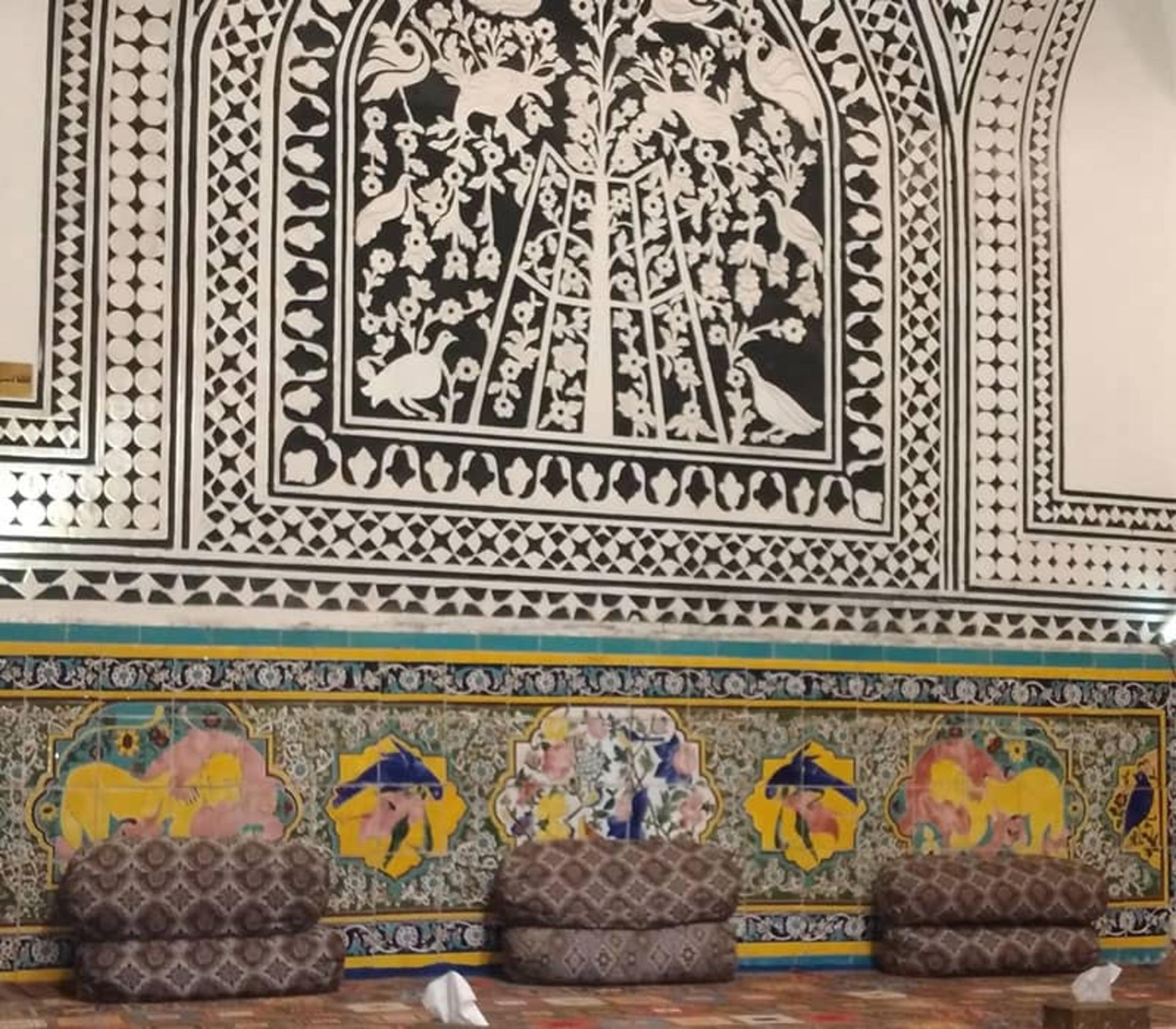 تزئینات معماری خاص در حمام خان سنندج