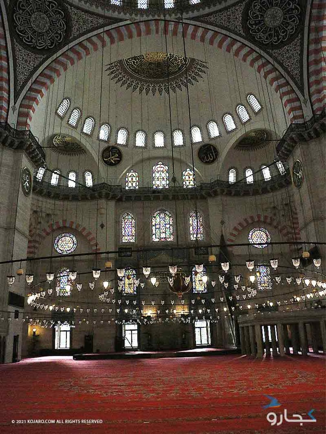 داخل صحن و گنبد مسجد سلیمانیه استانبول