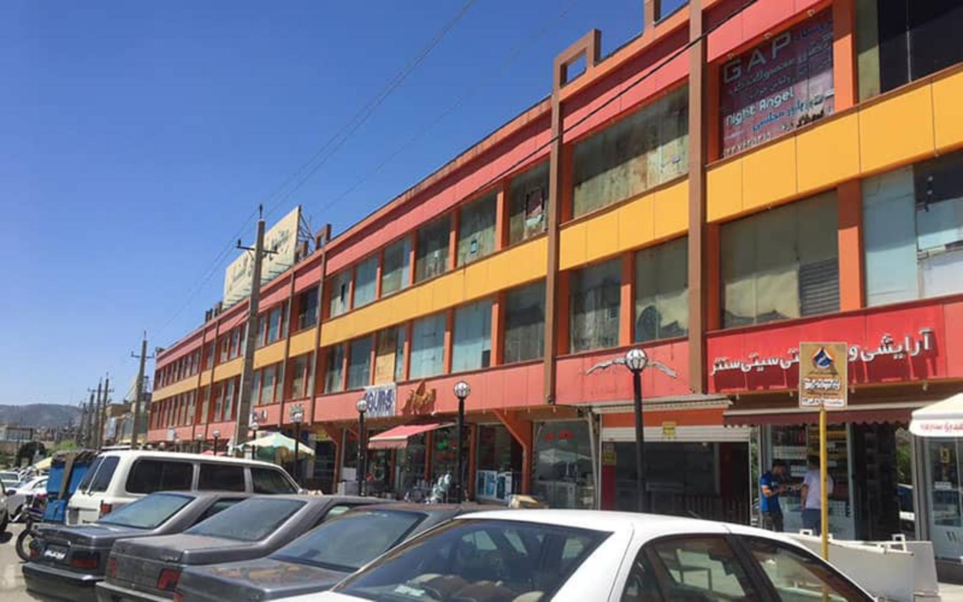 پارکینگ مقابل مرکز خرید گلستان بانه