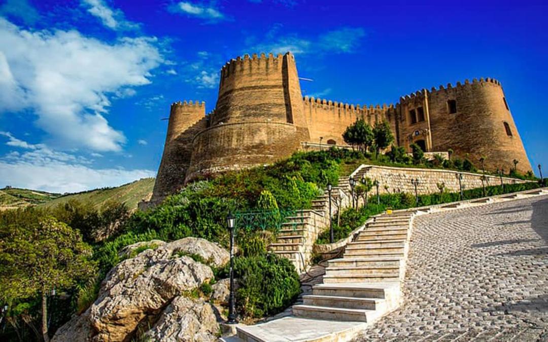 قلعه فلک الافلاک در ارتفاع تپه مرتفع خرم آباد