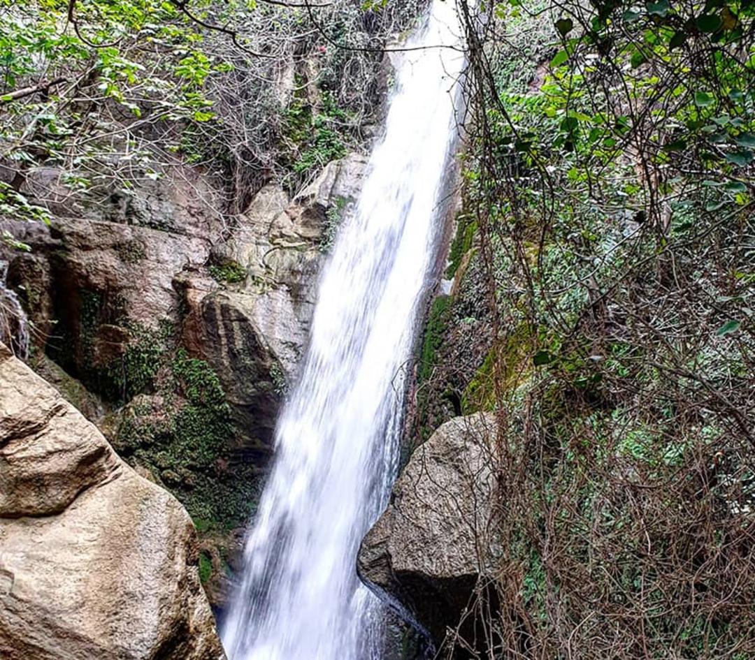 آبشار کلشتر در روستای کلشتر رودبار