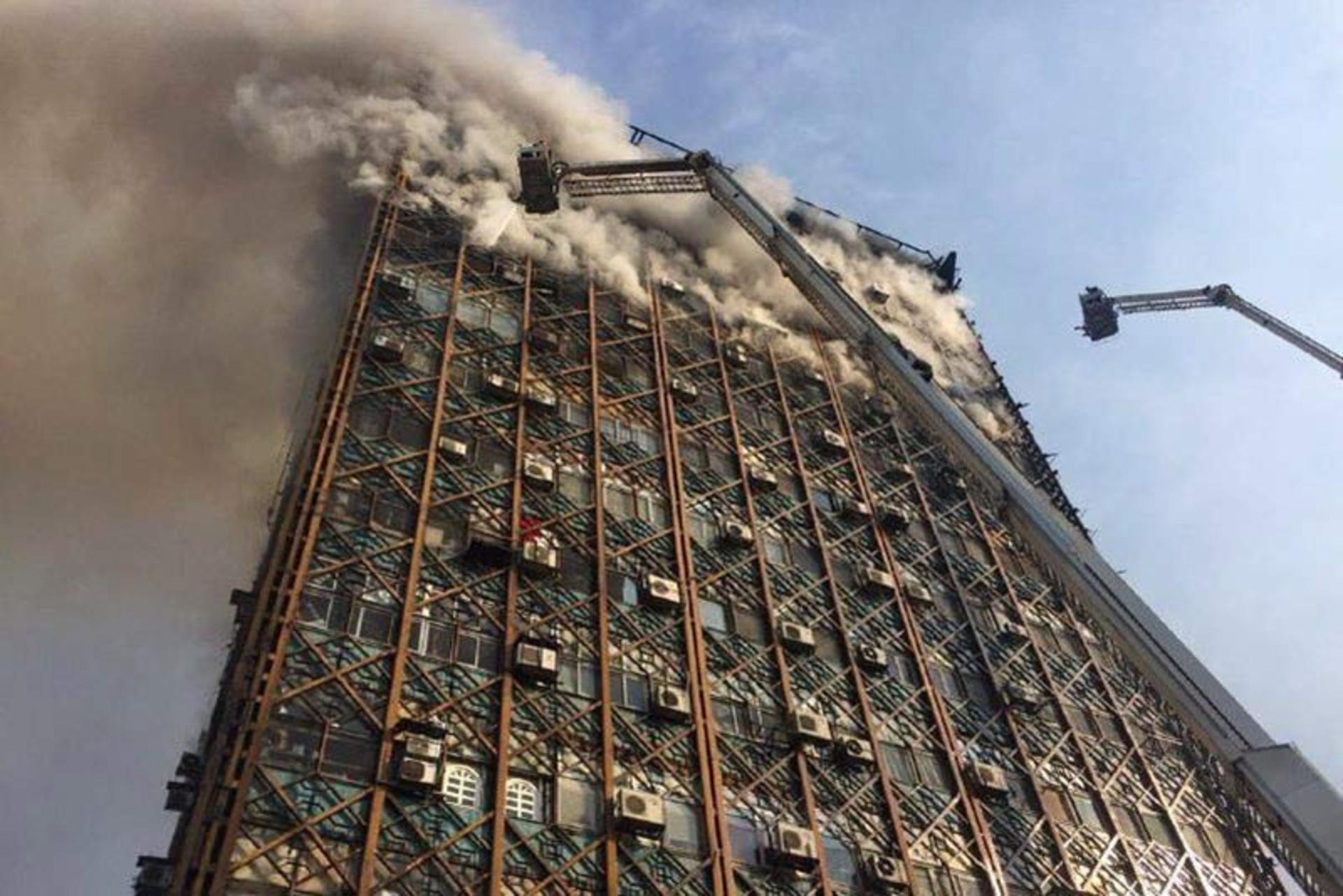 آتش در طبقات بالای پلاسکو