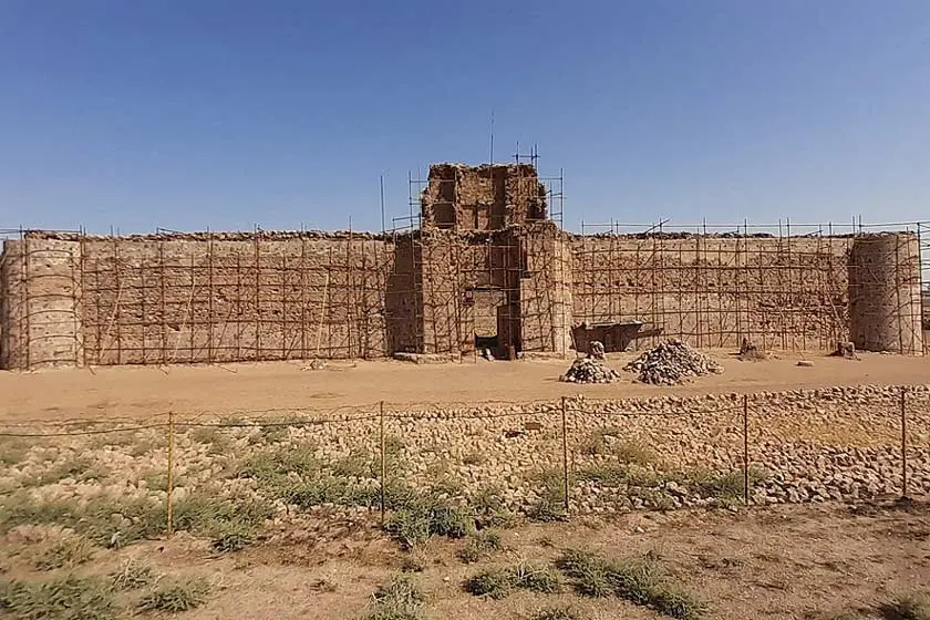 کاروانسرای قلعه سنگی رباط کریم