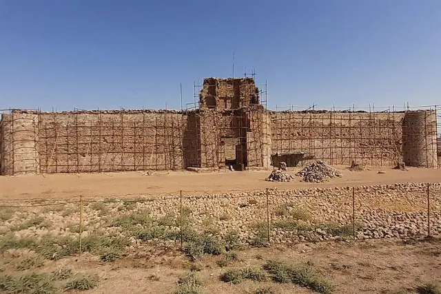 کاروانسرای قلعه سنگی رباط کریم
