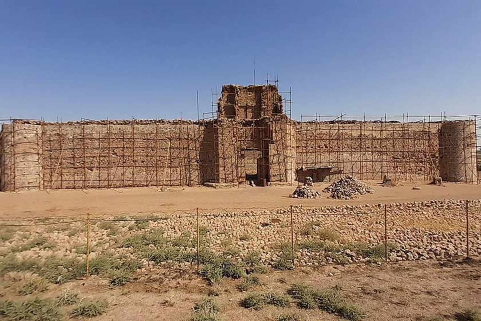 کاروانسرای قلعه سنگی رباط کریم