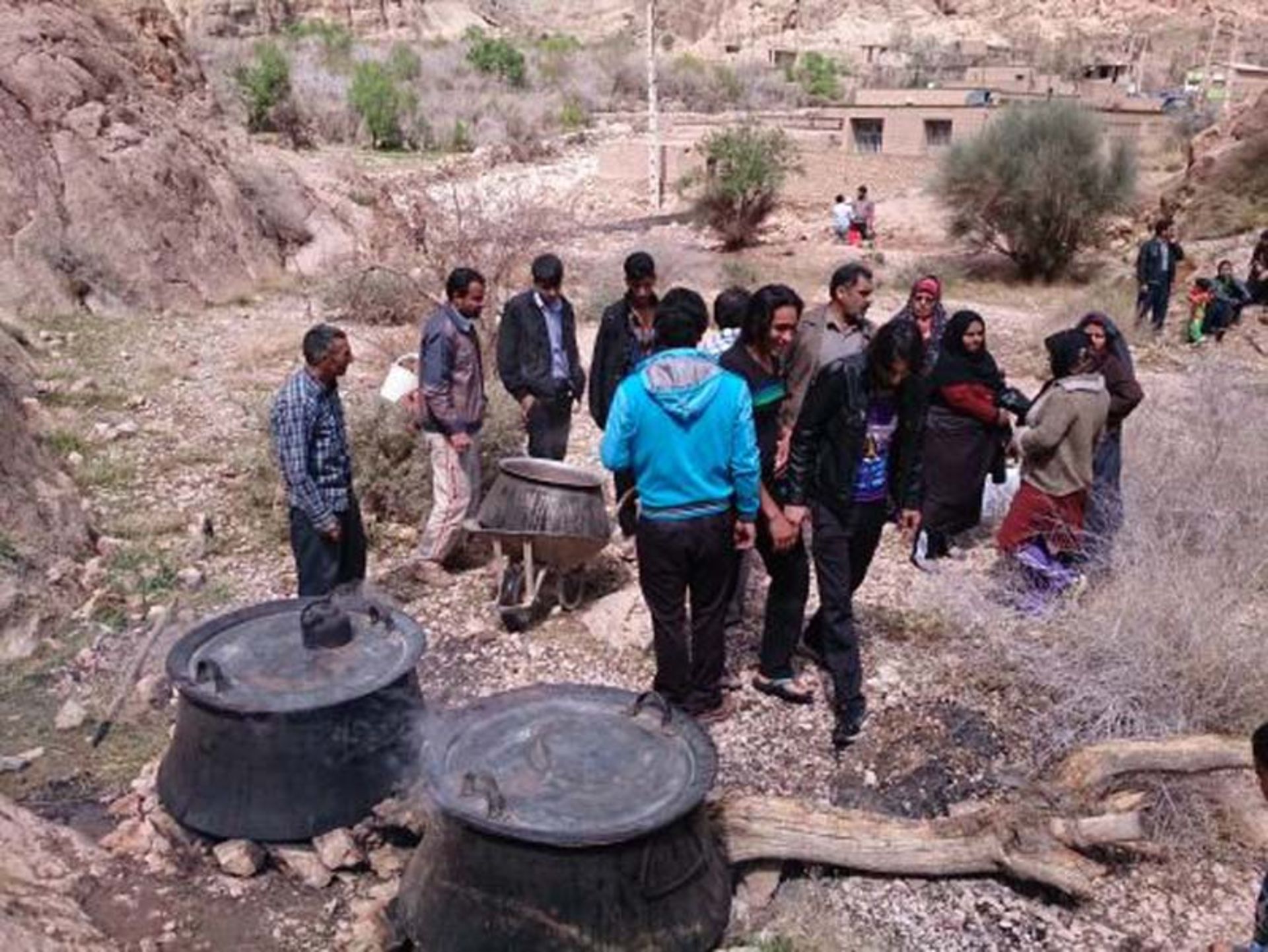 پخت آش هنگ در روستای قطرم یزد