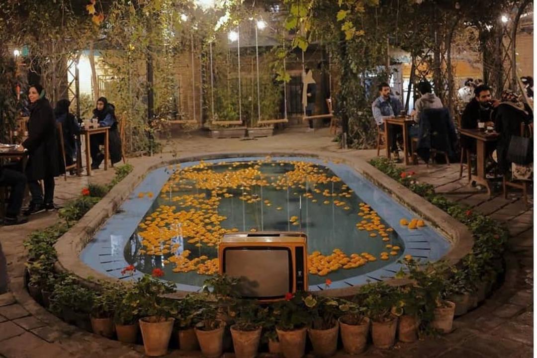 کافه باکارا در شب