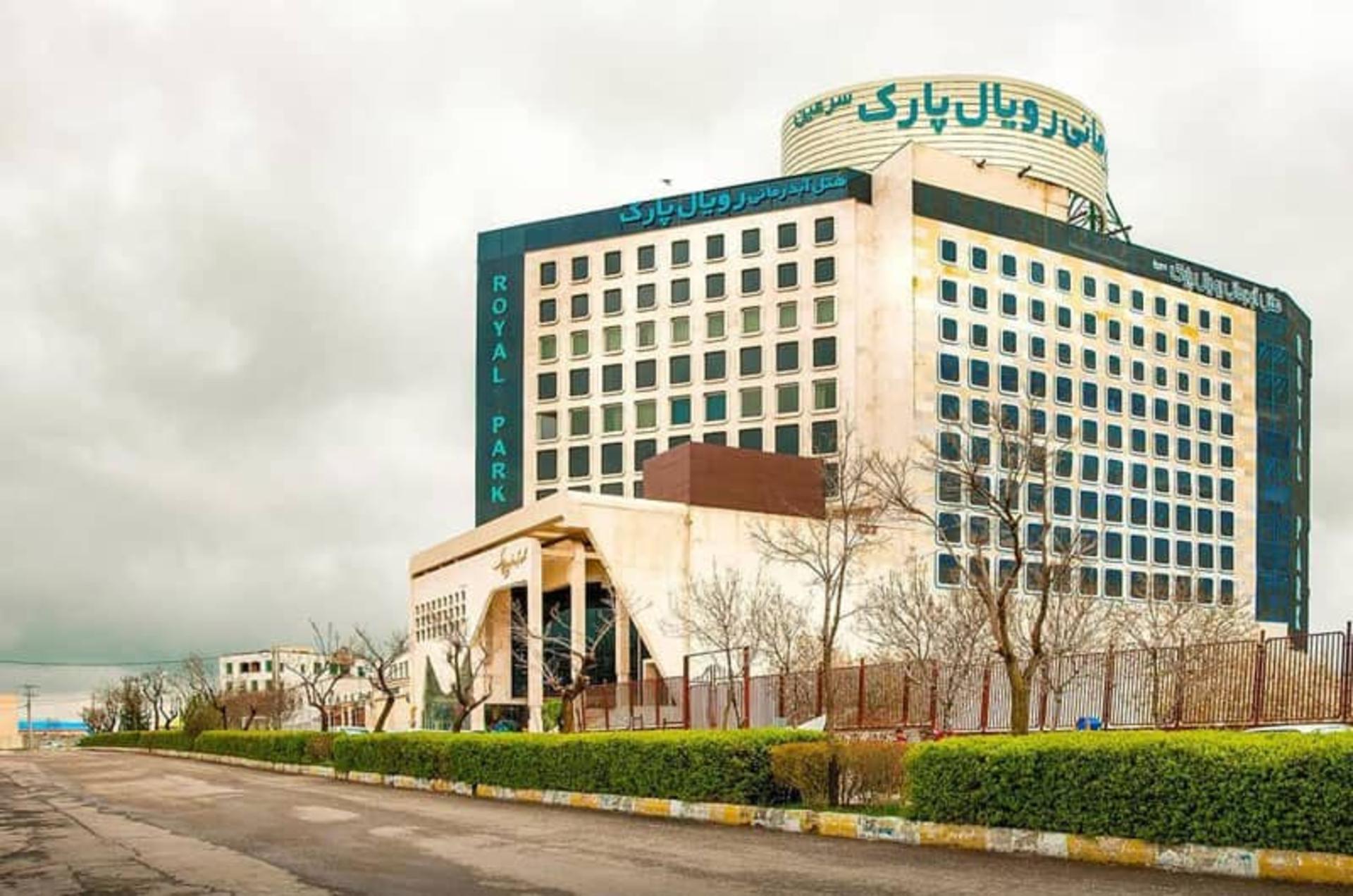 نمای بیرونی آبگرم رویال پارک