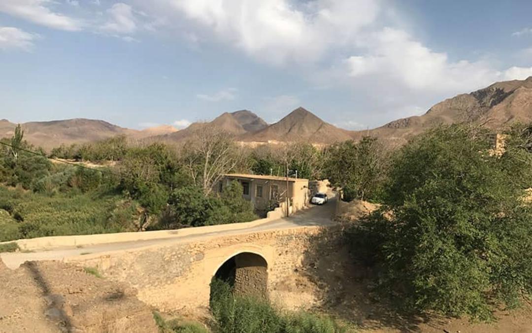 پل قدیمی در روستای سرسبز خورهه