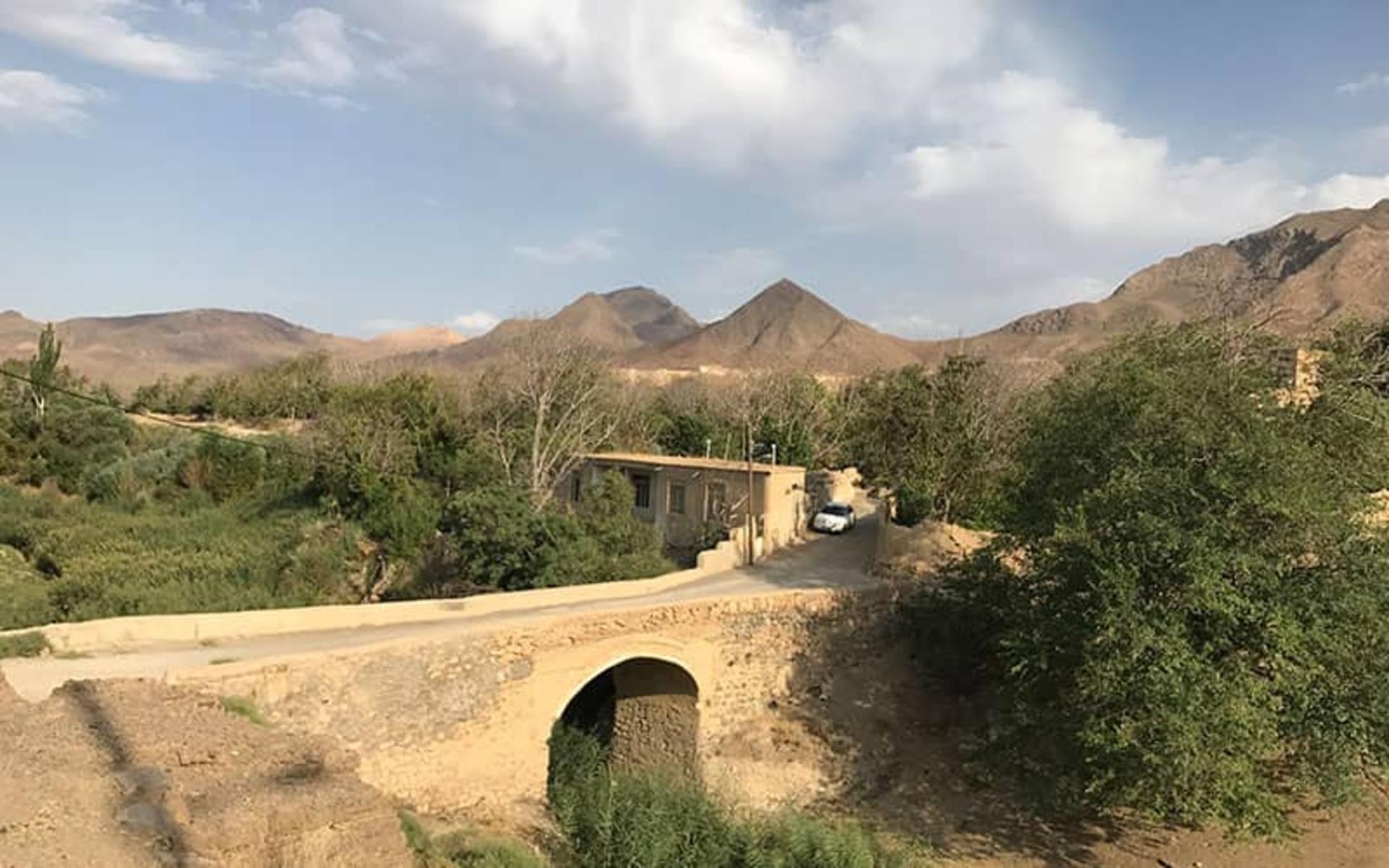 پل قدیمی در روستای سرسبز خورهه