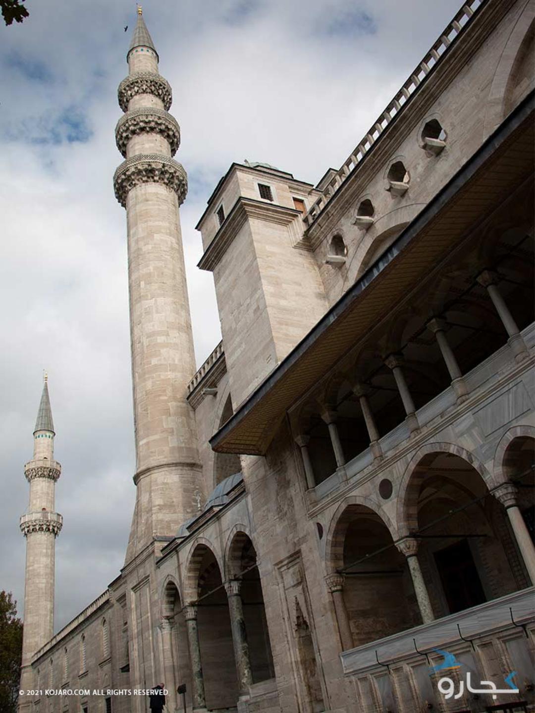 مناره های مسجد سلیمانیه از نمای پایین