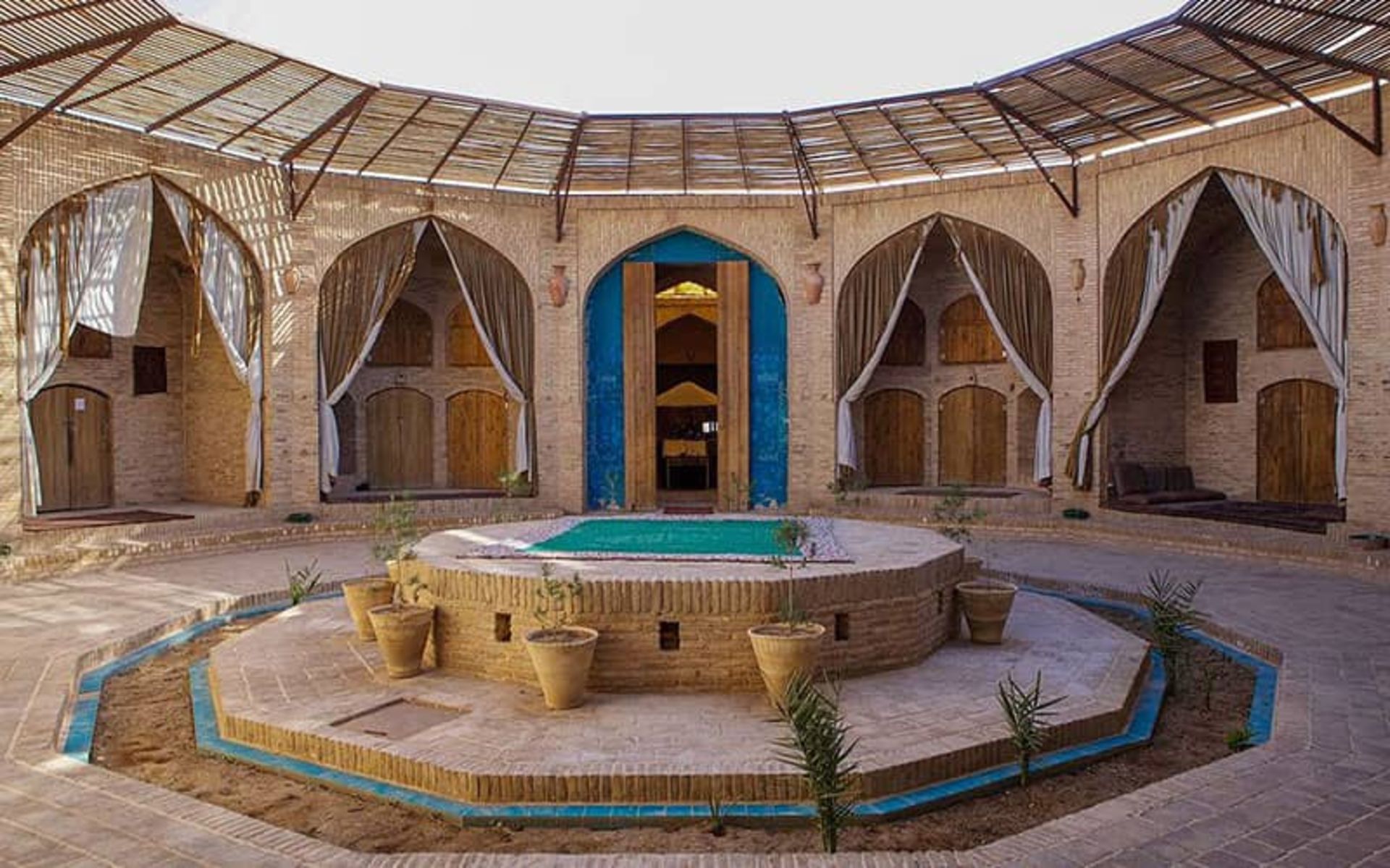 محوطه کاروانسرایی قدیمی
