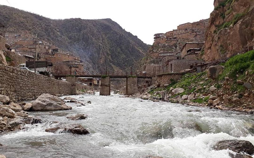 روستای پالنگان در حاشیه رودخانه سیروان