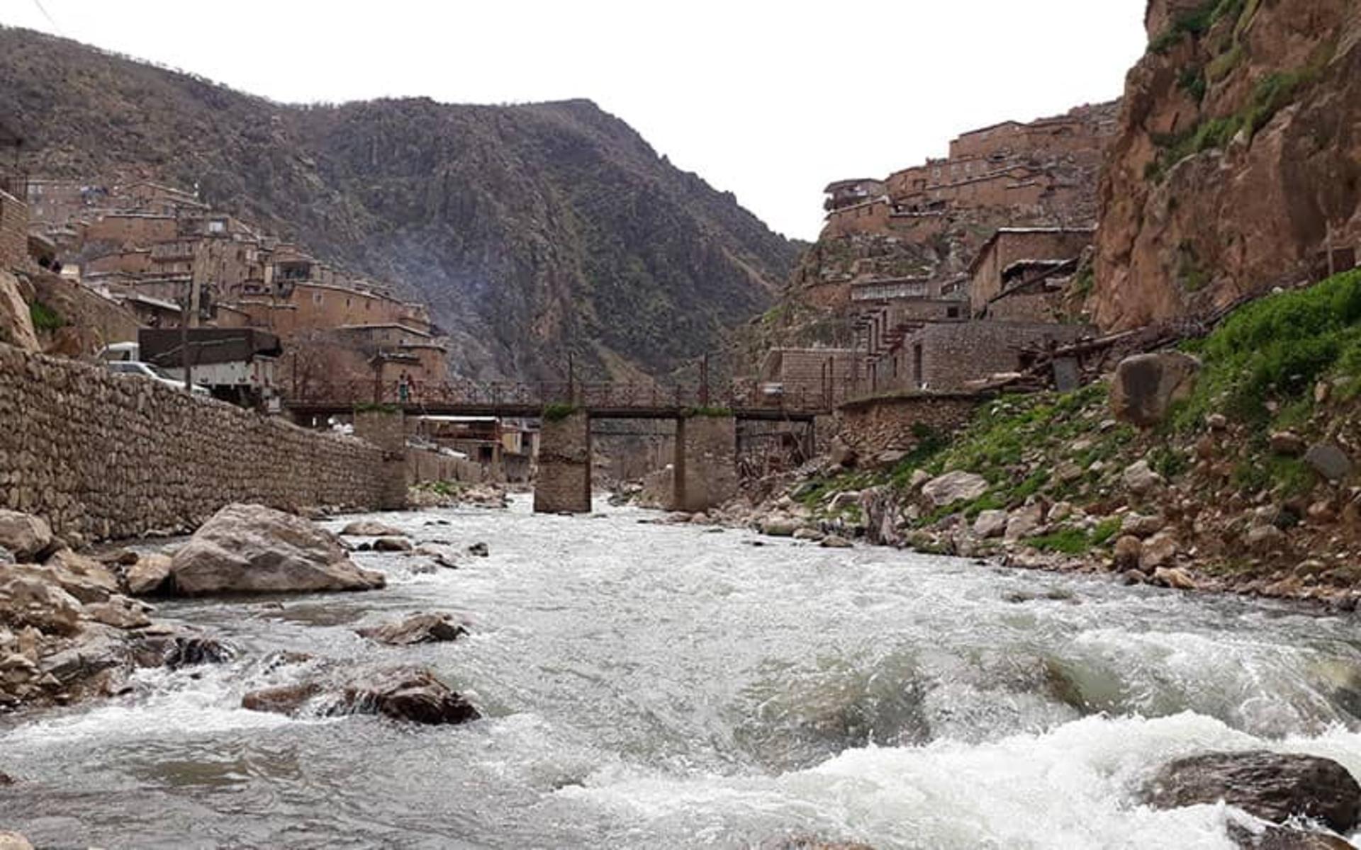 روستای پالنگان در حاشیه رودخانه سیروان