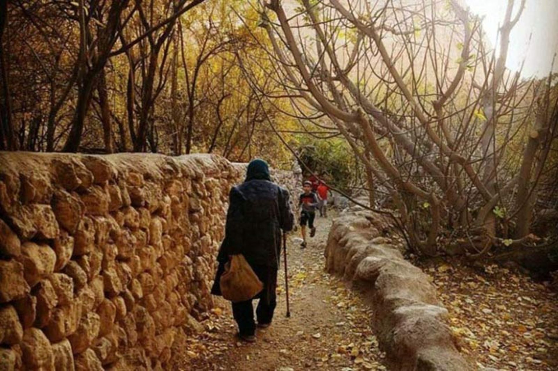 پیرزن محلی در روستای قطرم یزد