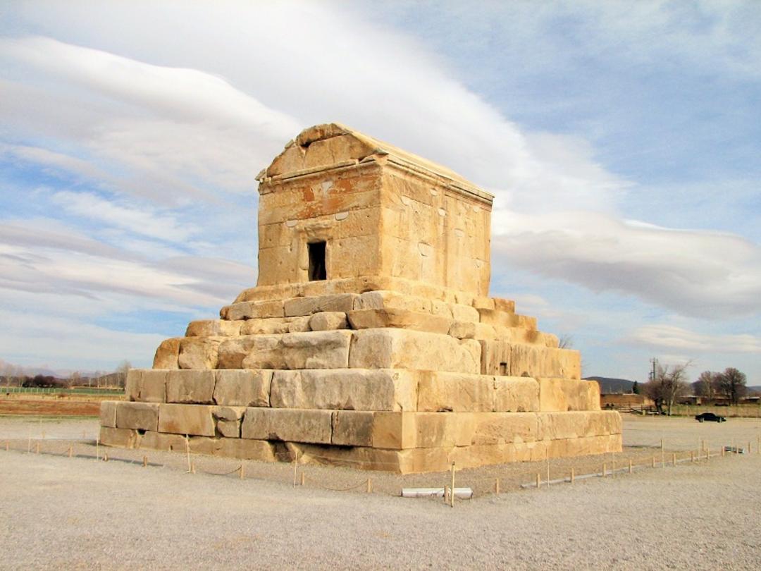 آرامگاه کوروش کجاست؟