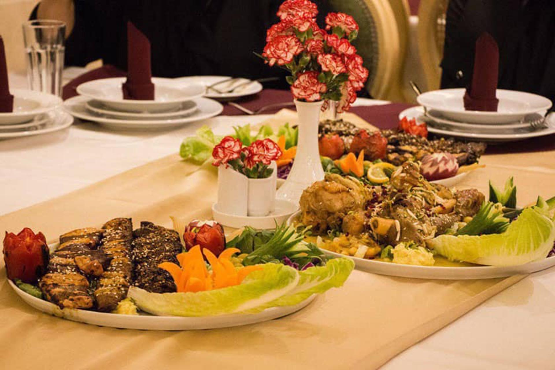 دو پرس غذای سنتی