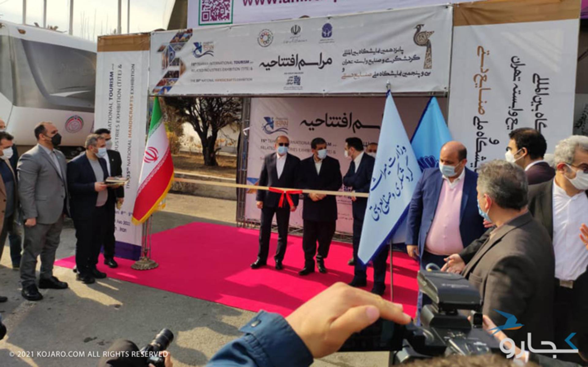 عزت الله ضرغامی در نمایشگاه گردشگری