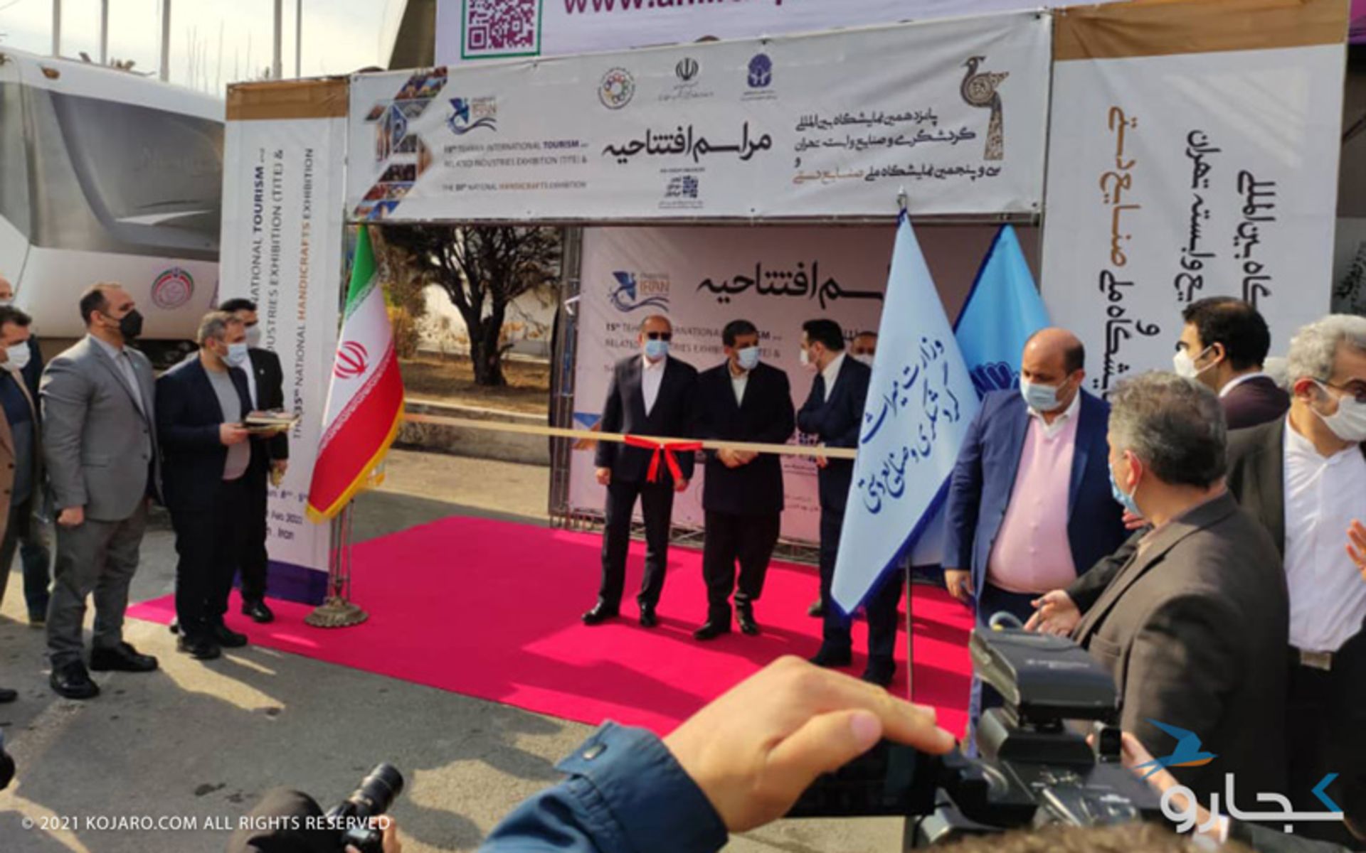 عزت الله ضرغامی در نمایشگاه گردشگری