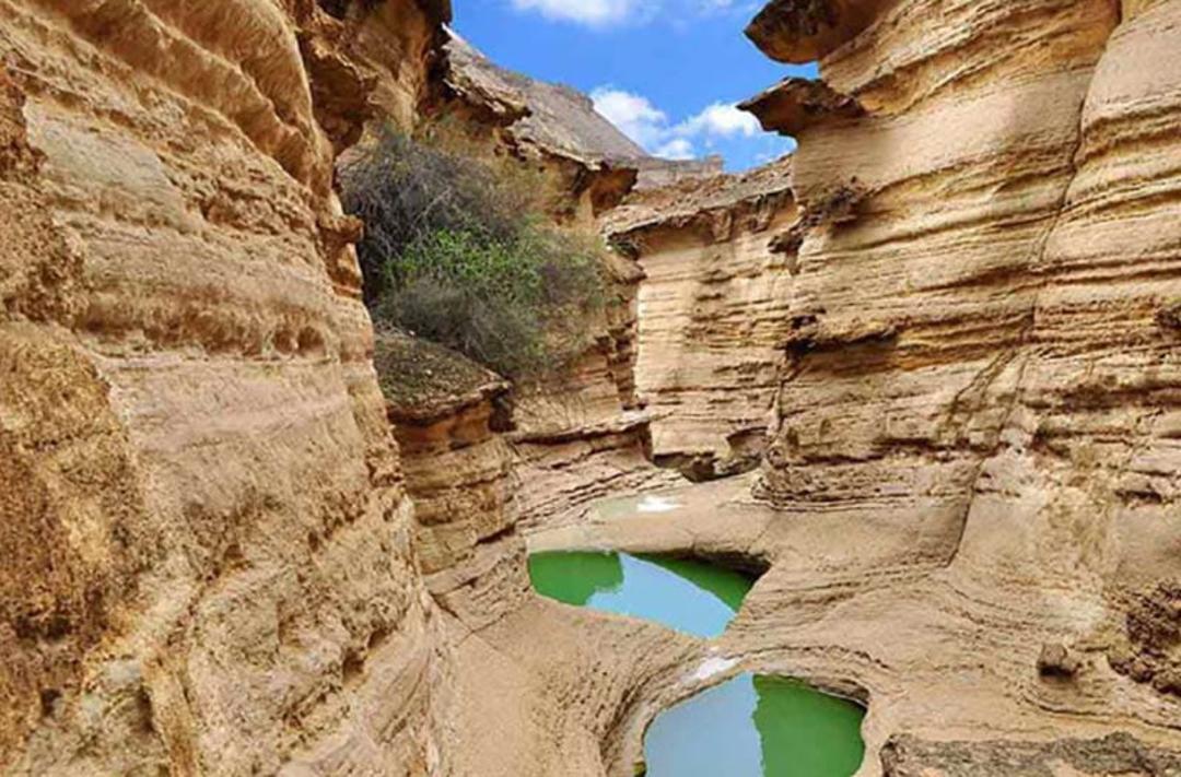 صخره های تودرتو در دره کال جنی طبس