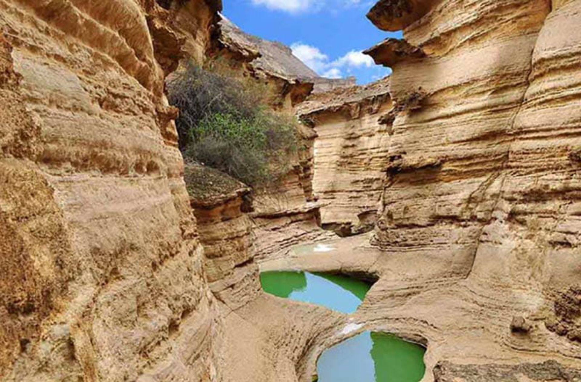 صخره های تودرتو در دره کال جنی طبس