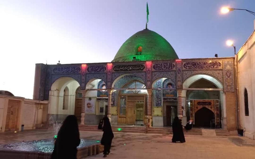 صحن و ورودی امامزادگان حلیمه و حکیمه خاتون