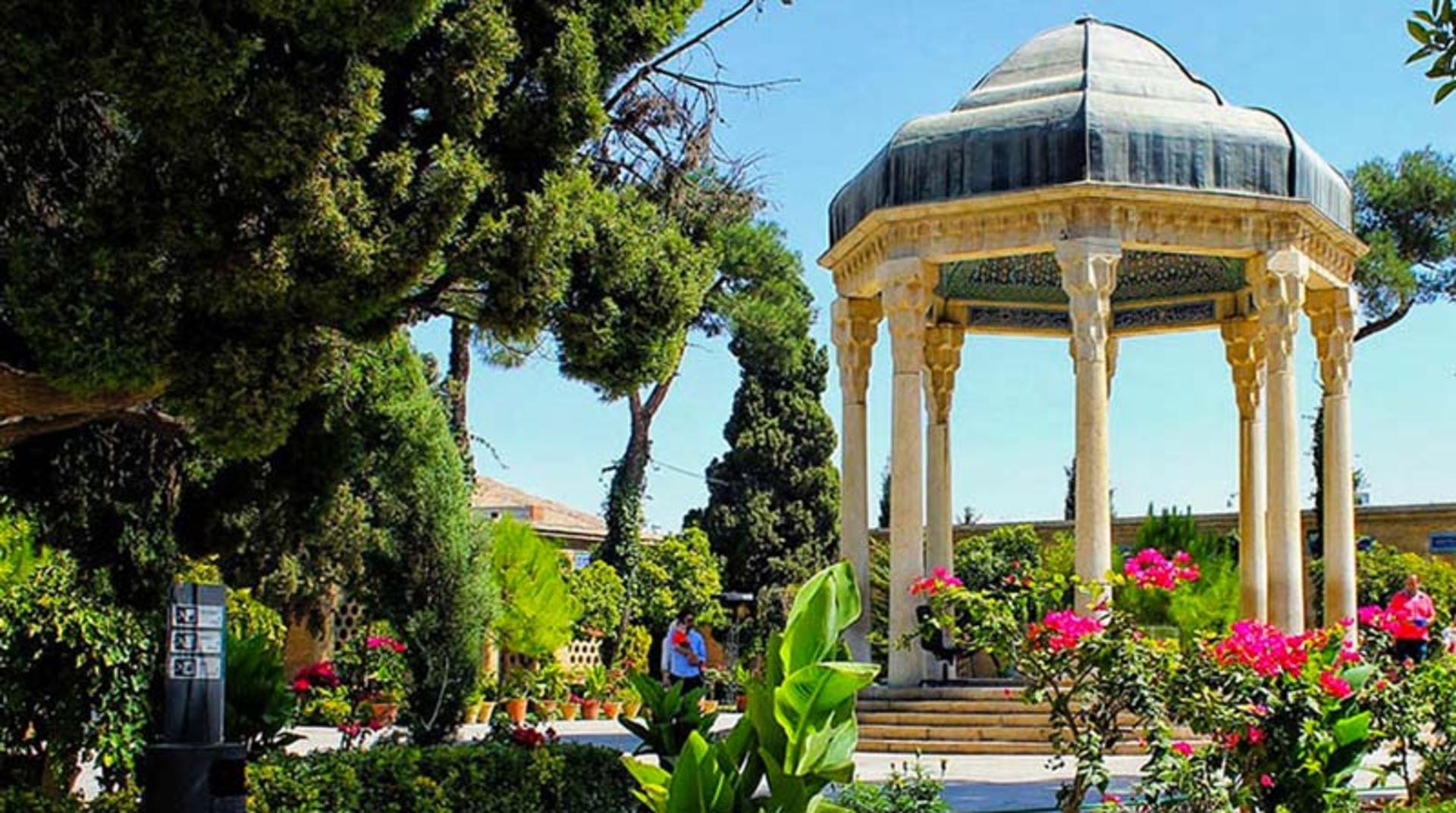 حافظیه شیراز در بهار 
