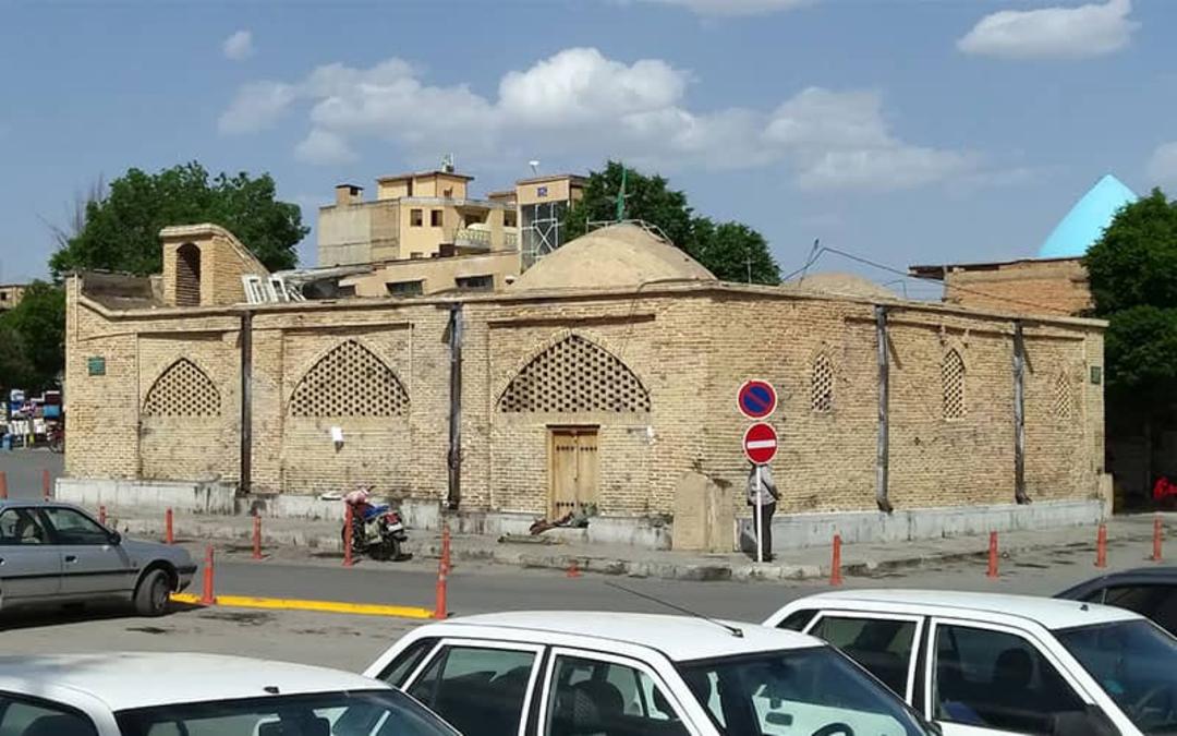 دیوارهای آجری مسجد اتابکان شهرکرد