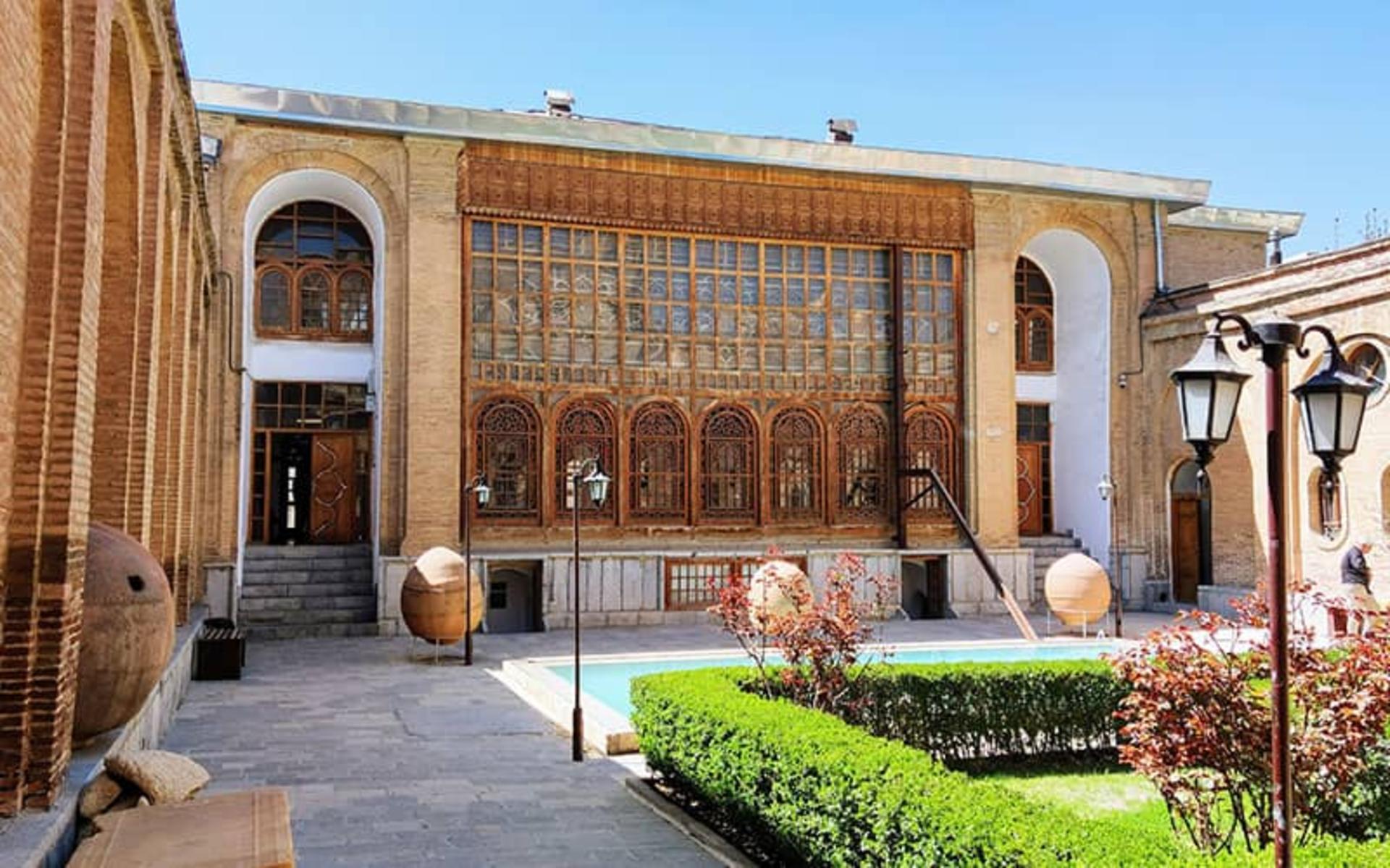 حیاط موزه سنندج