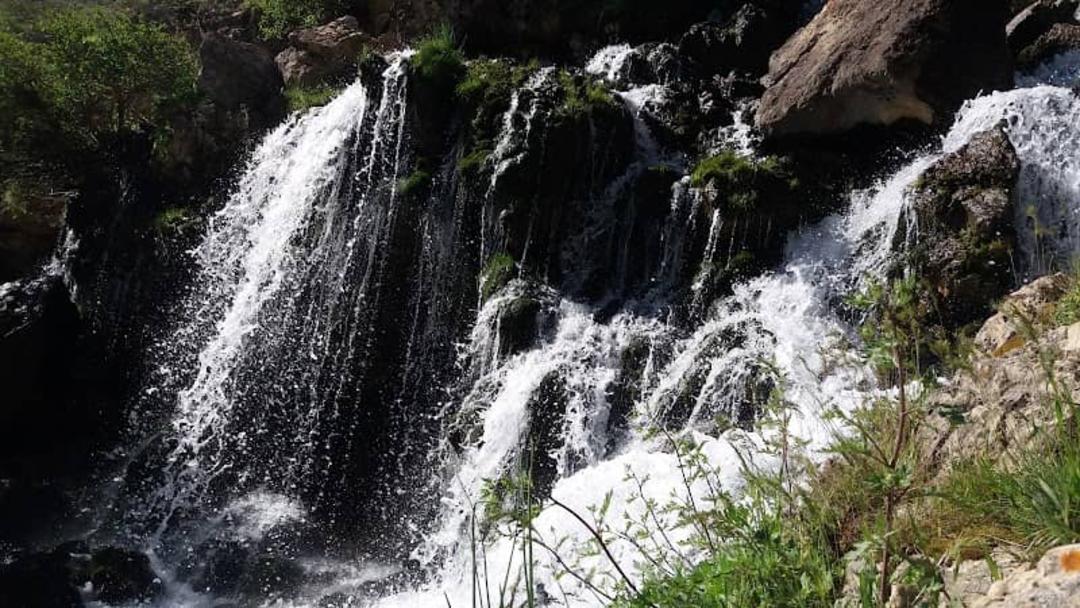 آبشاری پرآب نره گر در خلخال