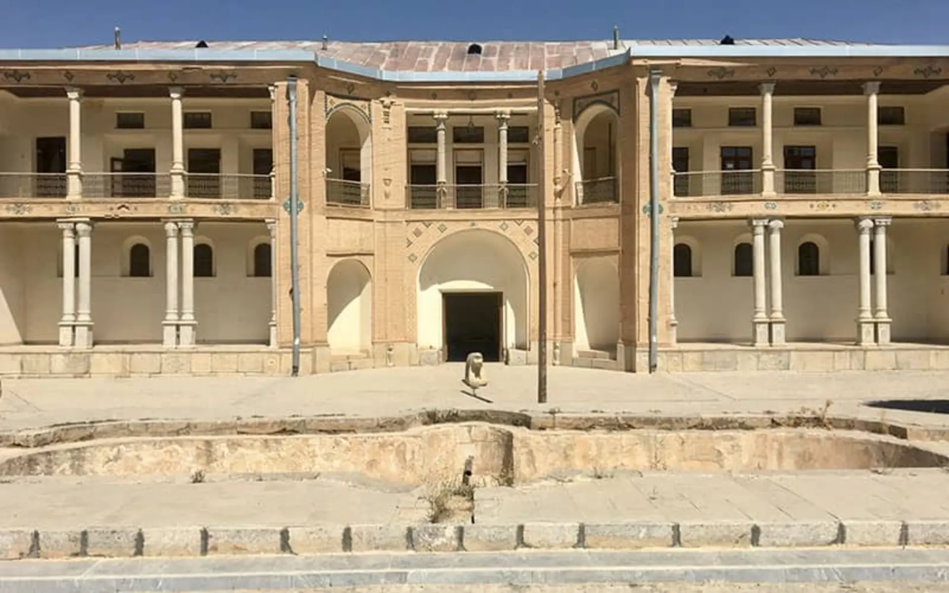 قلعه دزک در روستای دزک چهارمحال و بختیاری