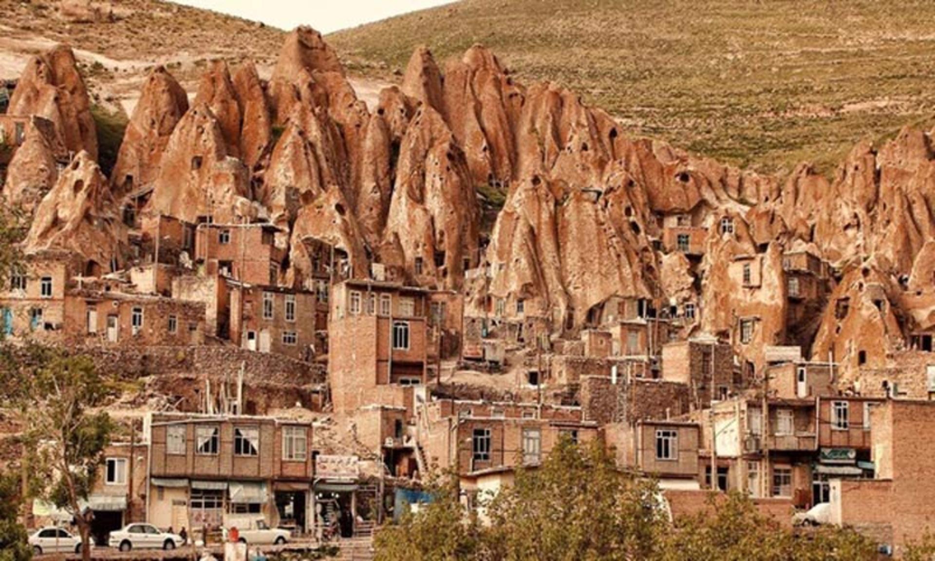 خانه های کله قندی روستای کندوان روی کوه